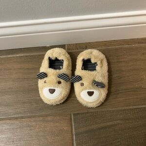 Todder Slippers Size 5/6